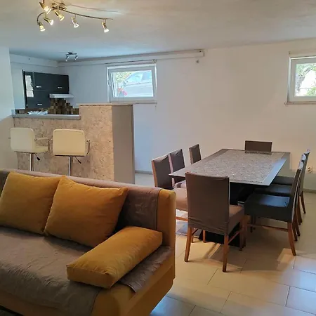 Lighthouse - A5 Threebedroom With Private Garden *