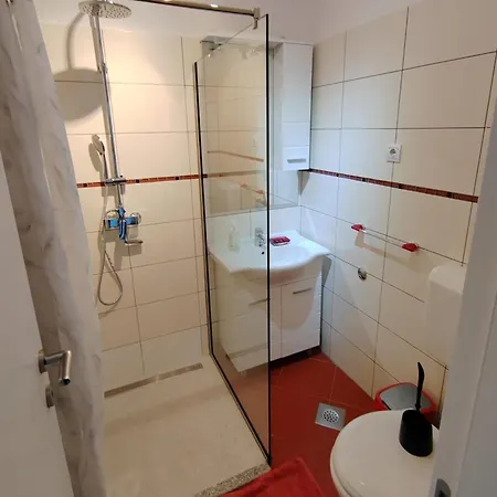 Lighthouse - A5 Threebedroom With Private Garden