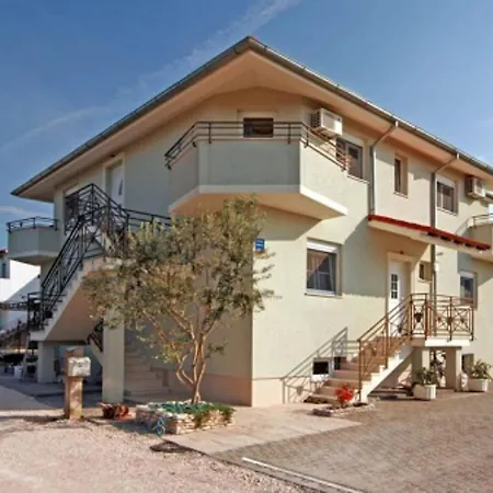 Lighthouse - A5 Threebedroom With Private Garden Fažana